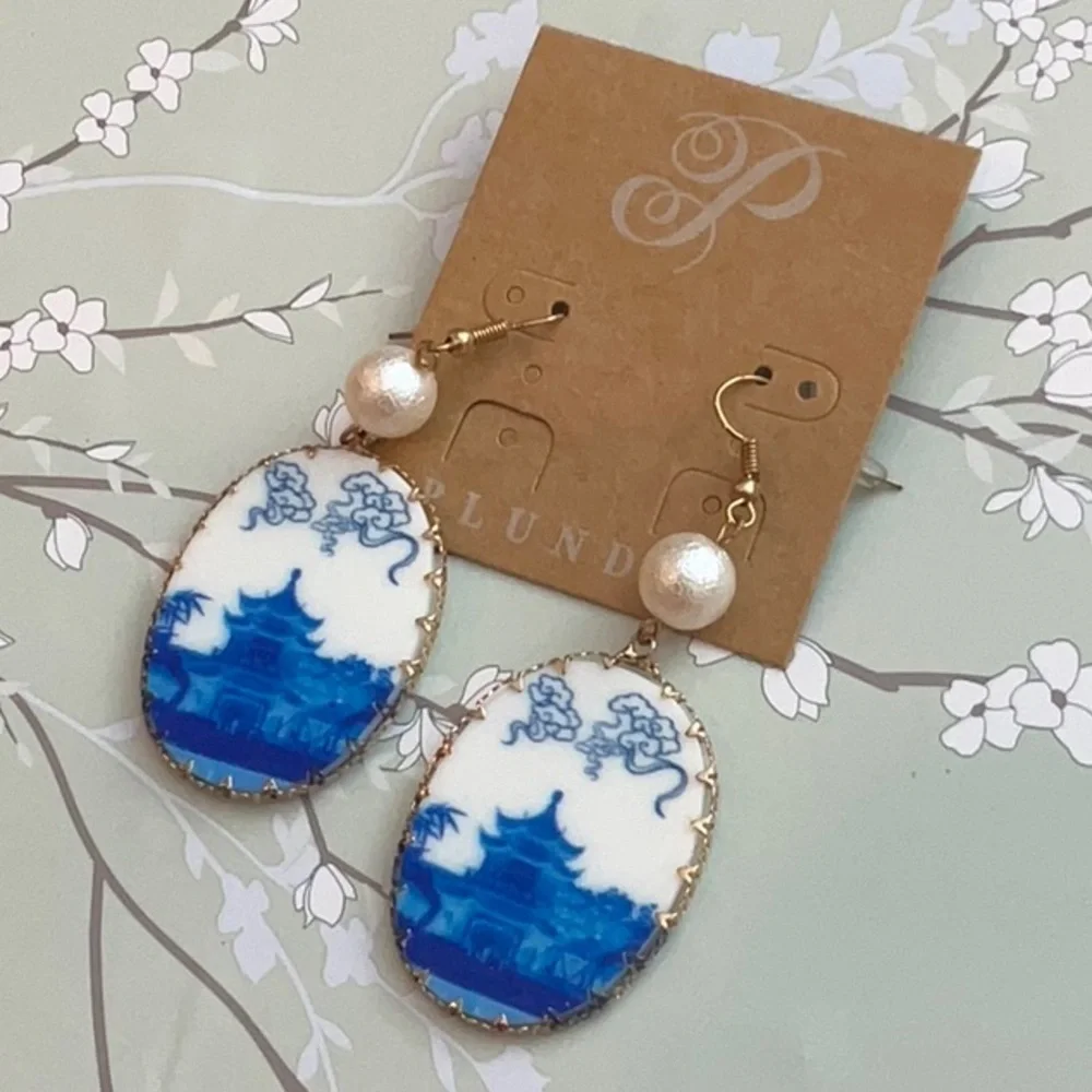 ❄️ Plunder | Blue and White Oval Earrings with Gold Trim